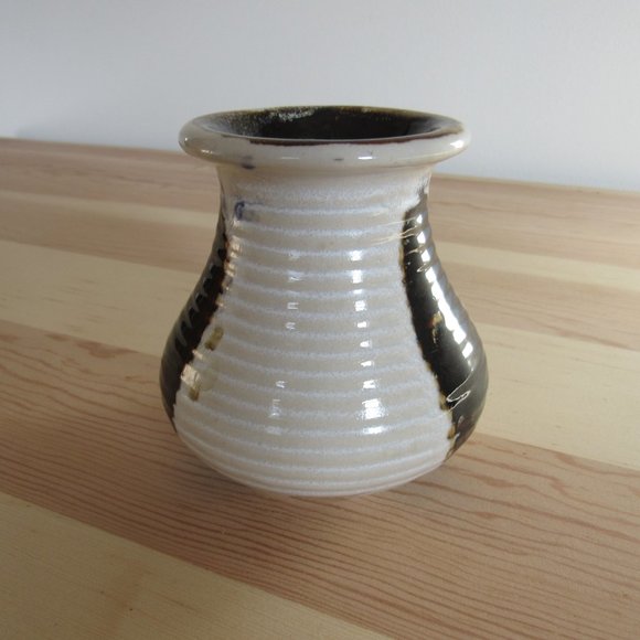 Lemax Shiwan Handmade Pottery Vase Ribbed Abstract Minimalist Brown Cream - Picture 2 of 7